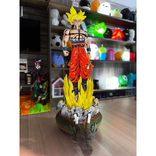 ESTÁTUA GOKU SUPER SAYAJIN - DRAGON BALL Z 